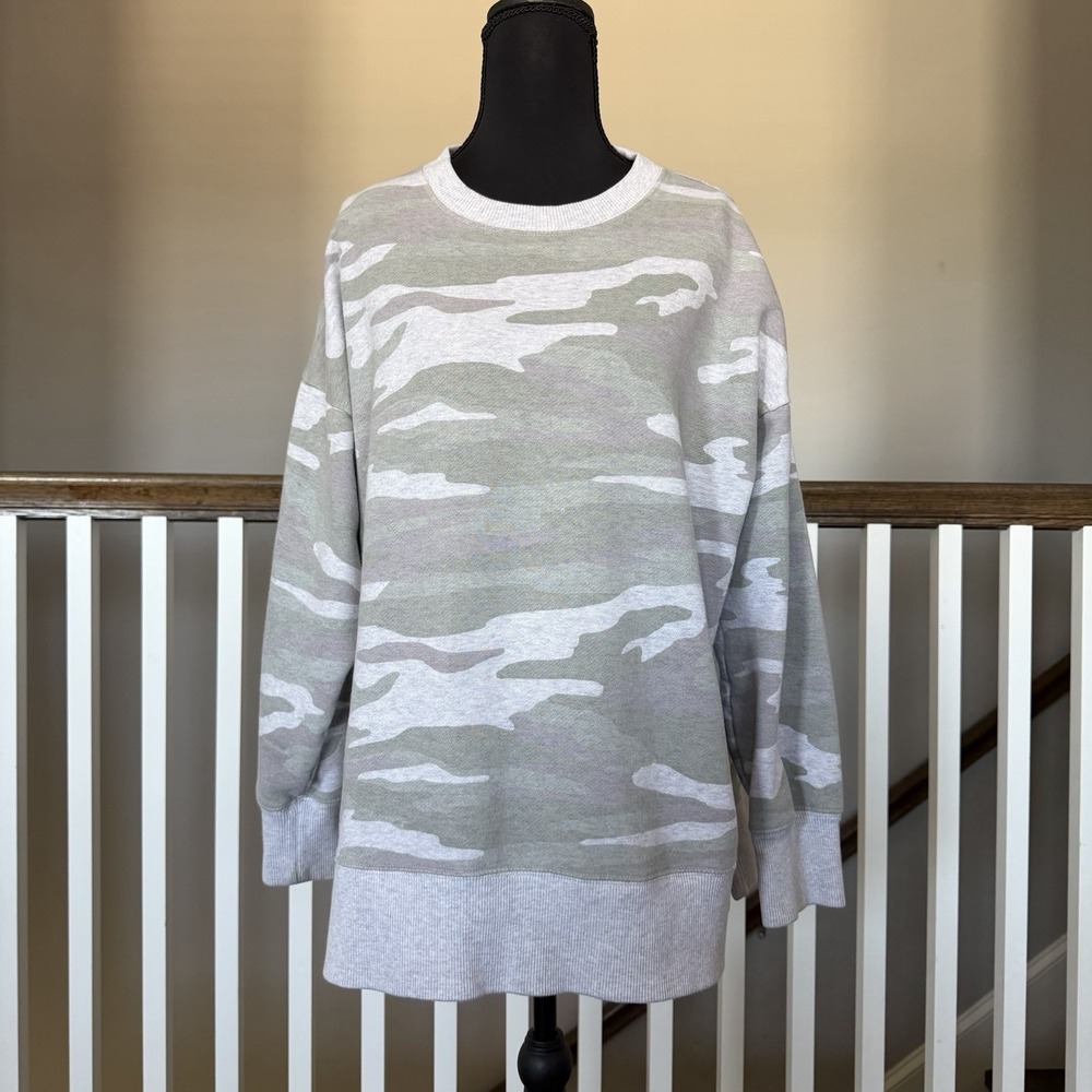 Aerie Womens Gray Camo Crewneck Sweatshirt Size M Oversized Relaxed Fit Casual